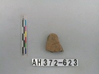 藏品(灰褐色細砂陶片)的圖片